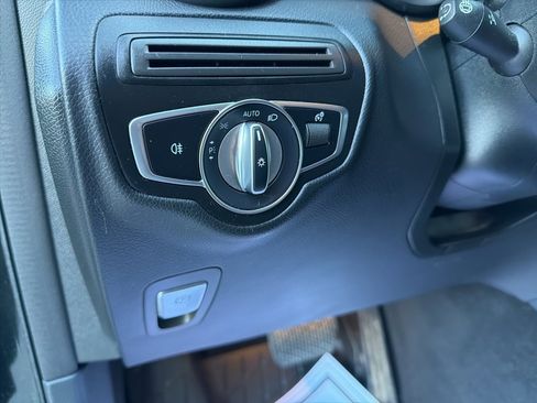 Used 2022 Mercedes-Benz GLC 300 4MATIC image 32