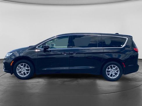 Used 2023 Chrysler Pacifica Touring-L FWD image 5