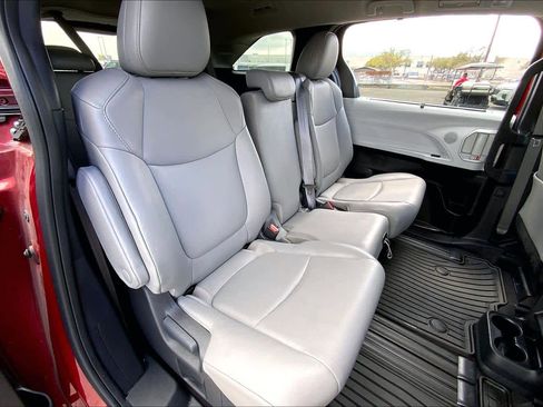 Used 2025 Toyota Sienna XLE w/ XLE Plus Package image 19