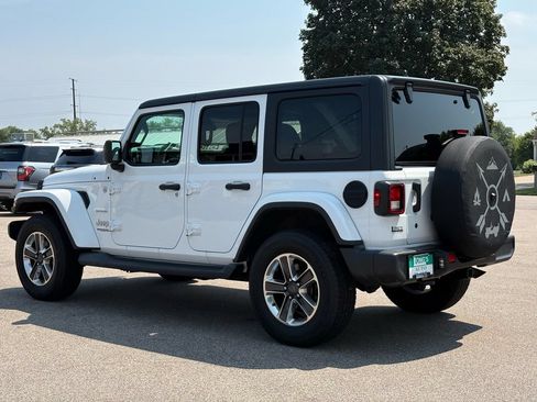 Used 2019 Jeep Wrangler Unlimited Sahara AWD/4WD image 6