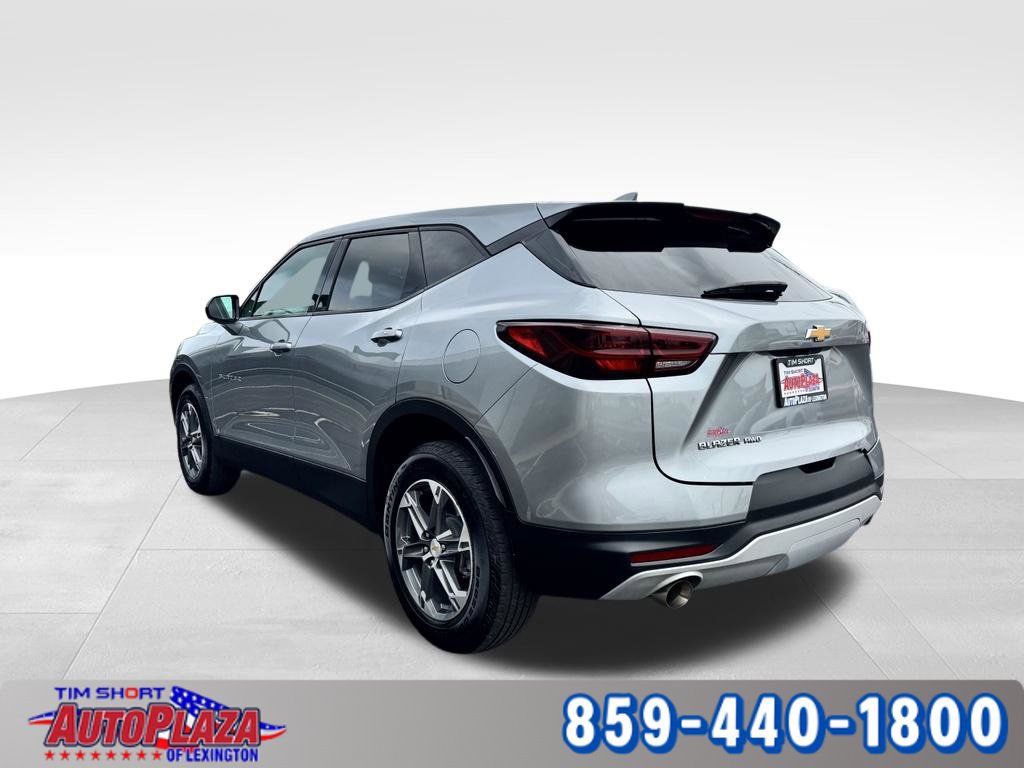Used 2025 Chevrolet Blazer LT AWD/4WD image 2