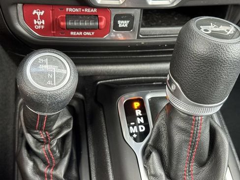Used 2018 Jeep Wrangler Unlimited Rubicon AWD/4WD image 24