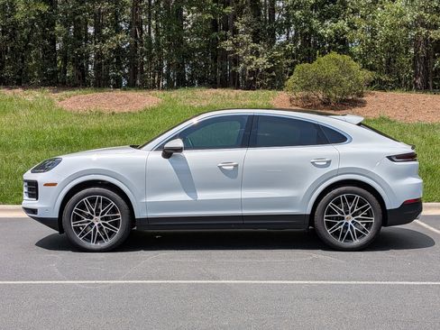 Certified 2025 Porsche Cayenne Coupe AWD/4WD image 2