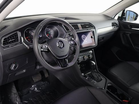 Used 2021 Volkswagen Tiguan SE w/ Panoramic Sunroof Package FWD image 7