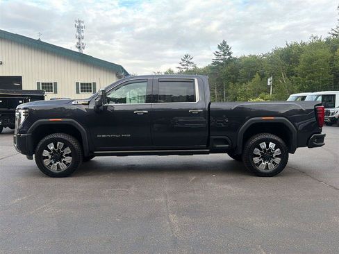 Used 2024 GMC Sierra 3500 Denali AWD/4WD image 2
