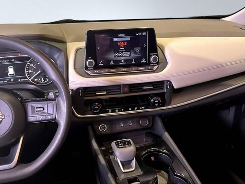 Used 2023 Nissan Rogue SV image 9