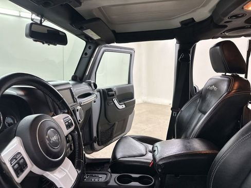 Used 2014 Jeep Wrangler Unlimited Sahara AWD/4WD image 34