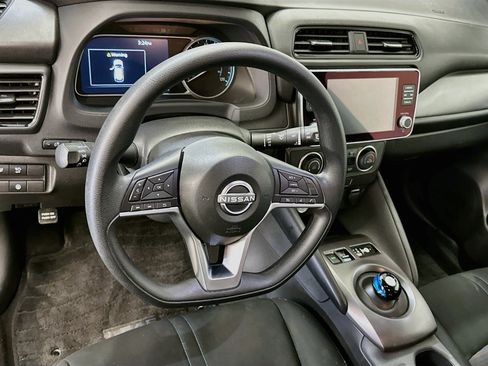 Used 2025 Nissan Leaf S FWD image 18