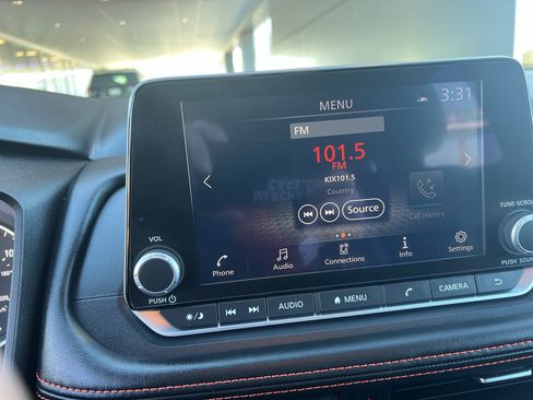 Used 2025 Nissan Rogue SV AWD/4WD image 15