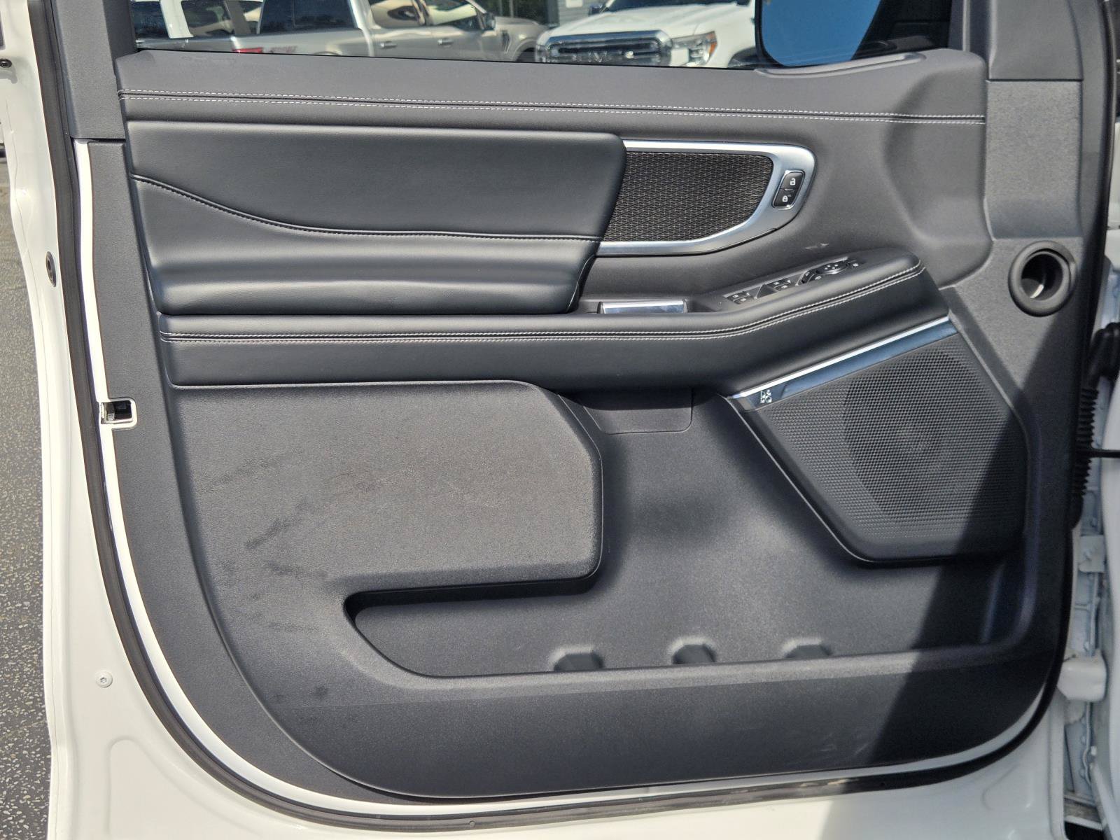 Used 2025 Ford Expedition Platinum w/ Stealth Performance Package AWD/4WD image 23