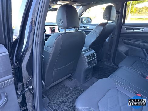 Used 2024 Volkswagen Atlas Cross Sport SE image 43