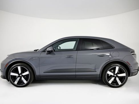 New 2026 Porsche Macan 4 Electric image 2