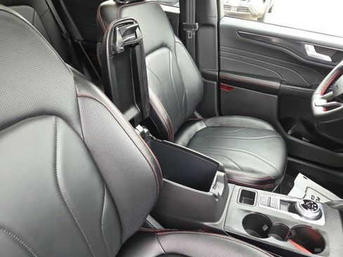 Certified 2025 Ford Escape ST-Line Elite w/ Premium Technology Package image 36