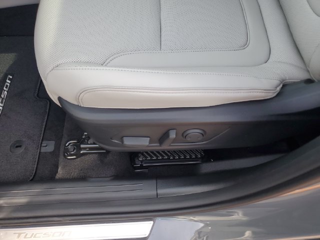 New 2026 Hyundai Tucson Limited FWD image 17