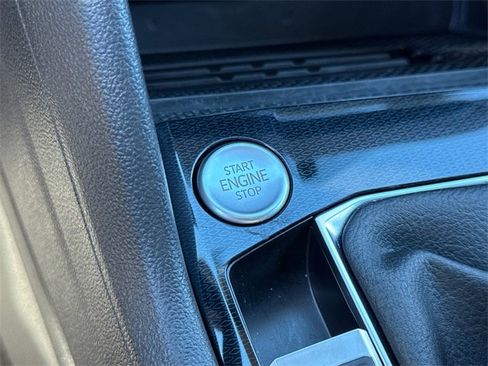 Used 2025 Volkswagen Taos SE image 43