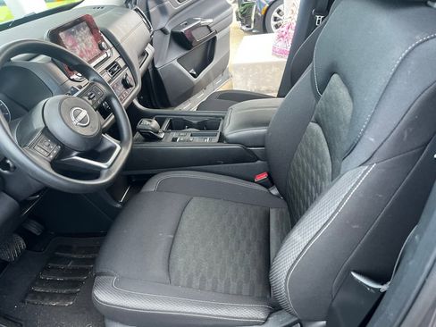 Used 2024 Nissan Pathfinder S image 13