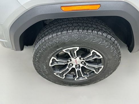 Used 2024 GMC Canyon AT4 w/ Technology Package AWD/4WD image 32