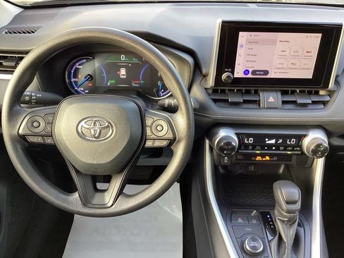 Used 2025 Toyota RAV4 XLE AWD/4WD image 16