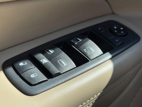 Used 2019 Jeep Grand Cherokee Limited AWD/4WD image 25