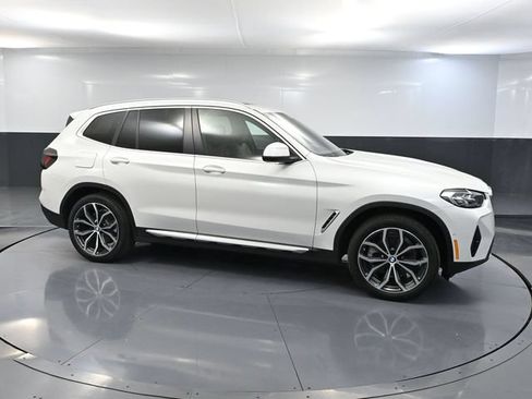Used 2024 BMW X3 xDrive30i AWD/4WD image 4