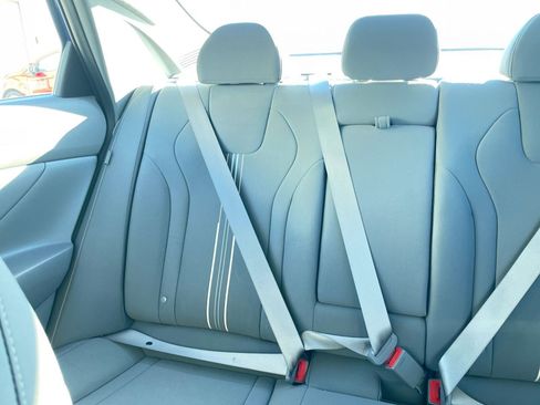 Used 2025 Hyundai Elantra SEL image 40