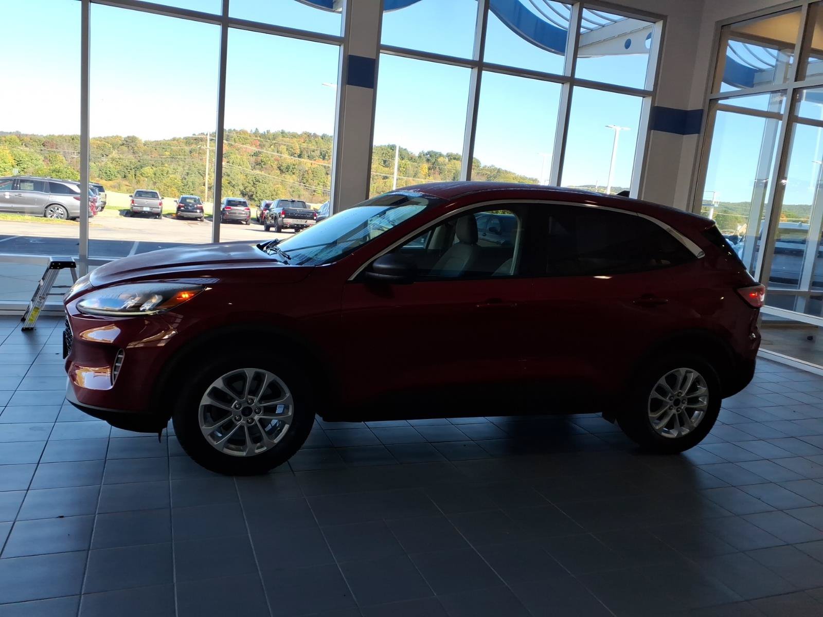 Used 2022 Ford Escape SE w/ Convenience Package AWD/4WD image 8