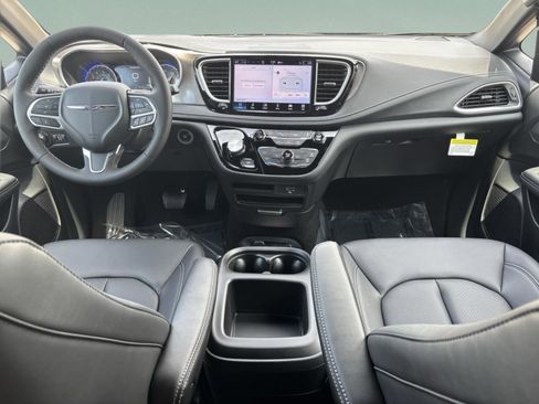 New 2026 Chrysler Pacifica Select image 12