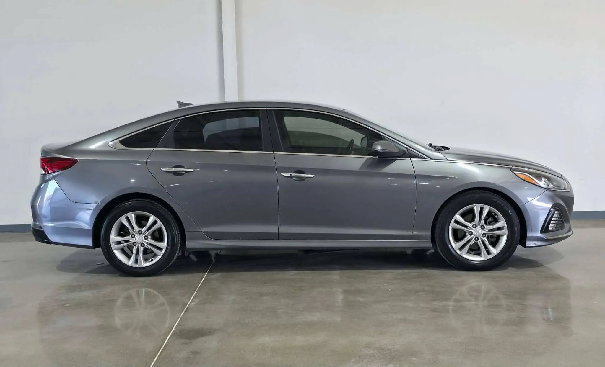 Used 2019 Hyundai Sonata SEL FWD image 2