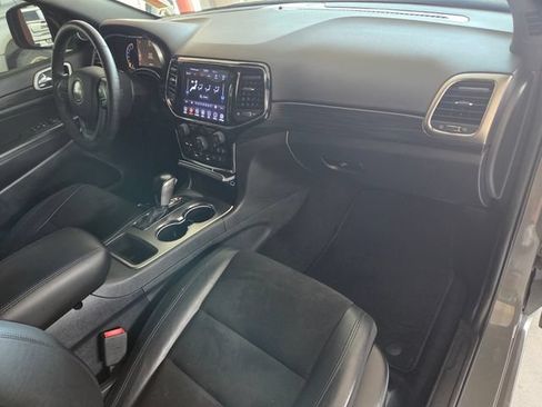 Used 2020 Jeep Grand Cherokee Altitude RWD image 15
