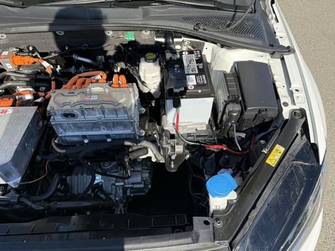 Used 2019 Volkswagen e-Golf SE w/ Driver Assistance Package image 28