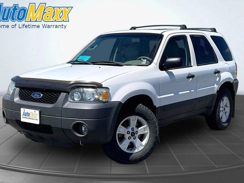 Used 2005 Ford Escape XLT AWD/4WD image 1