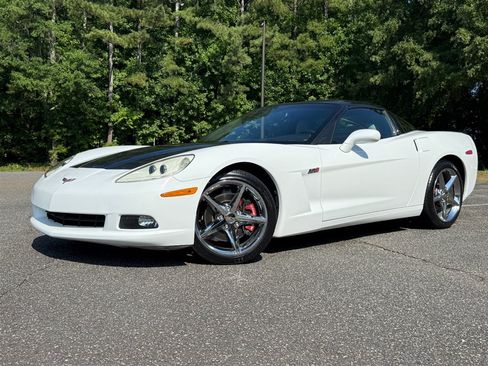Used 2013 Chevrolet Corvette Coupe w/ 3LT Preferred Equipment Group RWD image 2