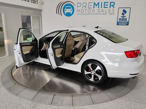 Used 2016 Volkswagen Jetta SE image 5