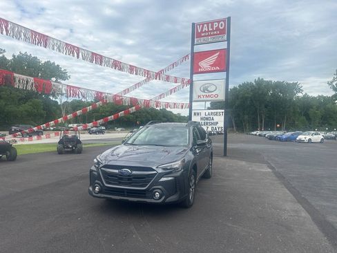 Used 2023 Subaru Outback Premium AWD/4WD image 4