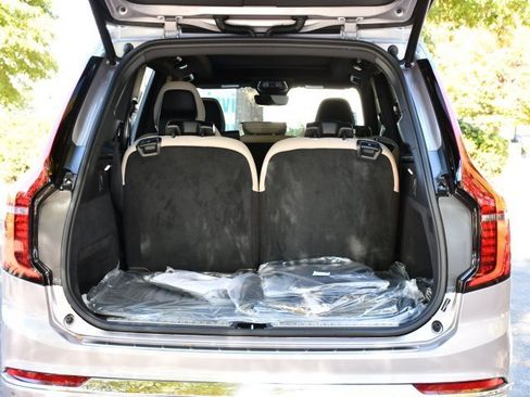 New 2026 Volvo XC90 B6 Plus w/ Protection Package Premier image 28