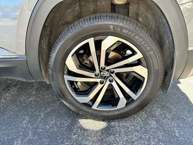 Used 2023 Volkswagen Atlas SEL AWD/4WD image 3