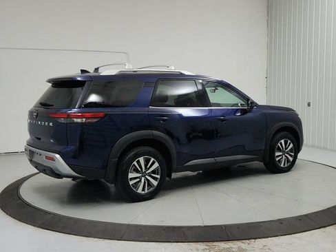 Used 2025 Nissan Pathfinder SL FWD image 8