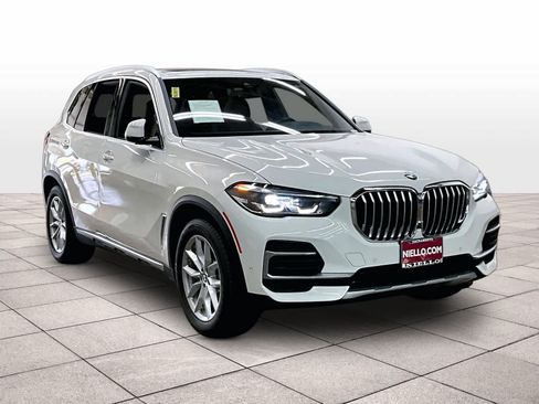 Used 2023 BMW X5 xDrive40i w/ Parking Assistance Package AWD/4WD image 2