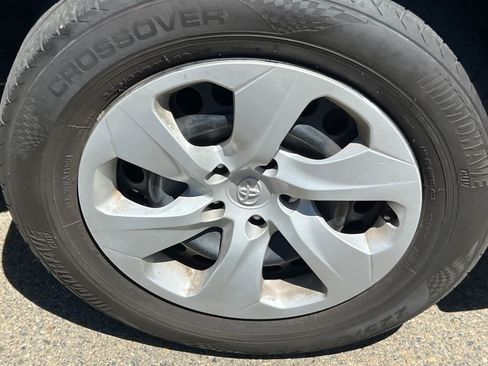 Used 2021 Toyota RAV4 LE FWD image 15