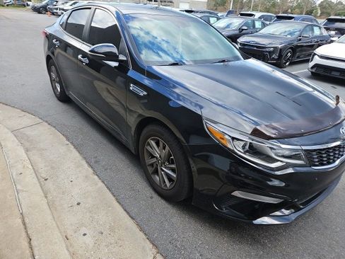 Certified 2019 Kia Optima LX image 3