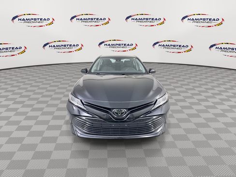 Used 2020 Toyota Camry LE FWD image 3