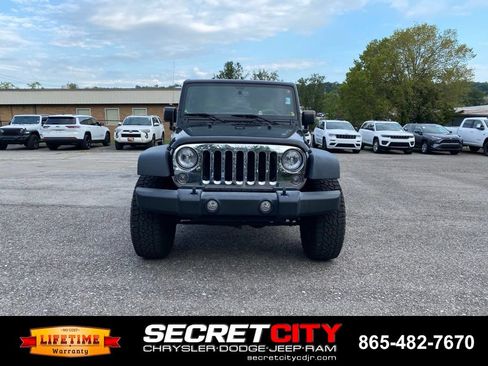 Used 2016 Jeep Wrangler Sport w/ Quick Order Package 24S AWD/4WD image 2