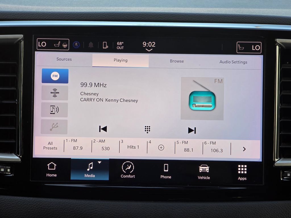 Used 2024 Chrysler Pacifica Touring-L FWD image 12