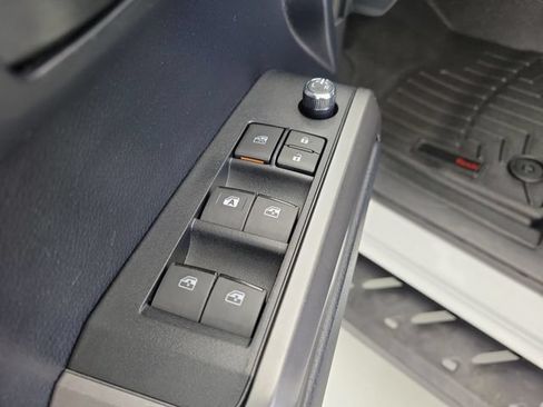 Used 2018 Toyota Tacoma SR5 RWD image 20
