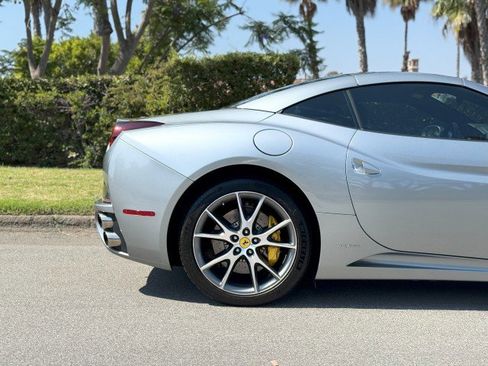 Used 2013 Ferrari California image 10