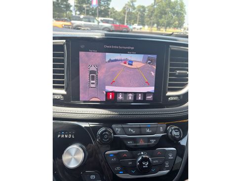 Used 2024 Chrysler Pacifica Limited FWD image 20