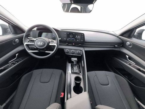 New 2026 Hyundai Elantra SE FWD image 13