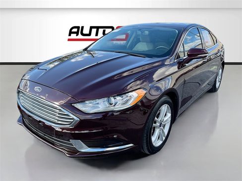 Used 2018 Ford Fusion SE w/ Fusion SE Technology Package image 3