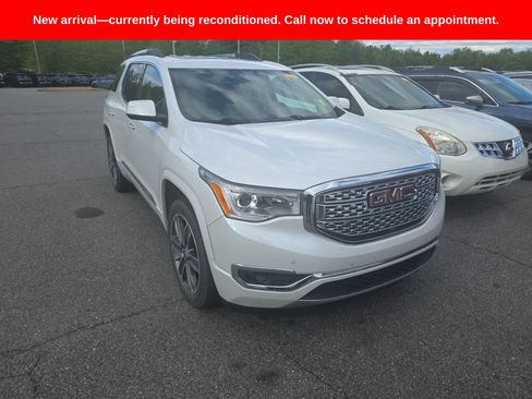 Used 2019 GMC Acadia Denali w/ Technology Package AWD/4WD image 4
