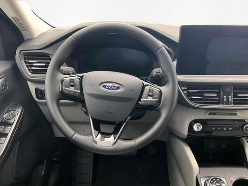 Used 2023 Ford Escape Platinum image 5